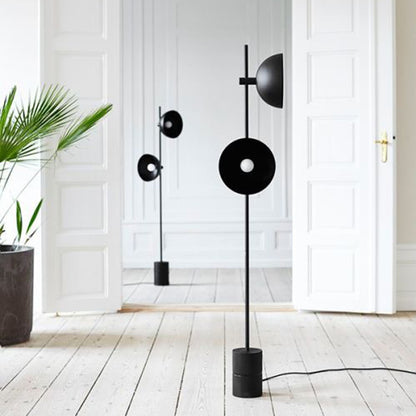 Moderne Schlanke Stehlampe mit verstellbarem Schirm