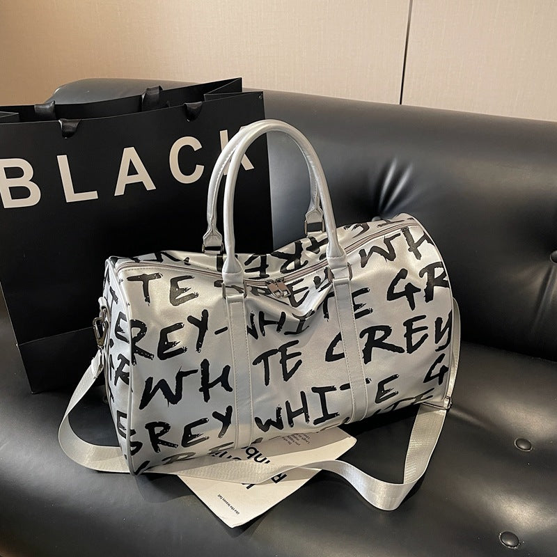Sportliche Reisetasche mit Innovativem Schriftzug Brehn
