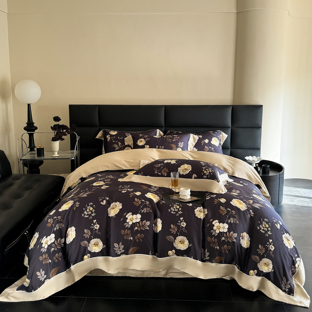 Luxuriöses Floral Satin Bettbezug-Set mit seidig-elastischer Oberfläche und gesticktem Rand
