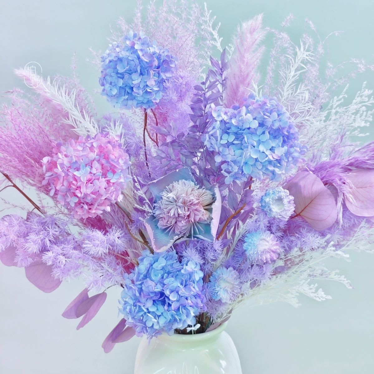 Dekorative Blumen-Centerpiece-Anordnung für besondere Anlässe
