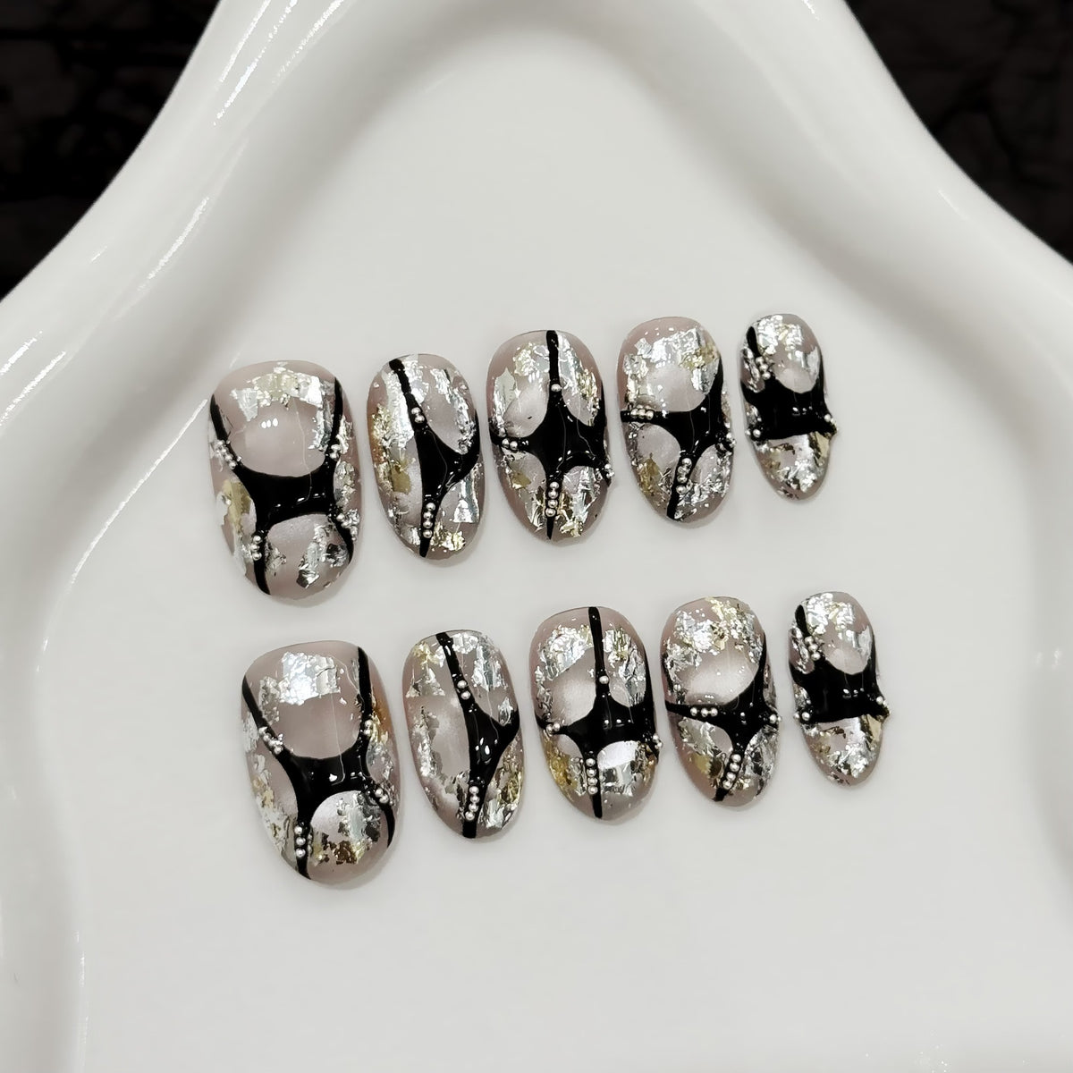 Kunstvoll gestaltetes Press-On Nagelset