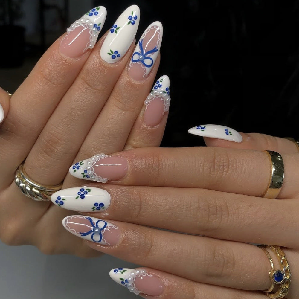 Elegante florale Spitzen Nagelkunst Verlängerungen Brehn