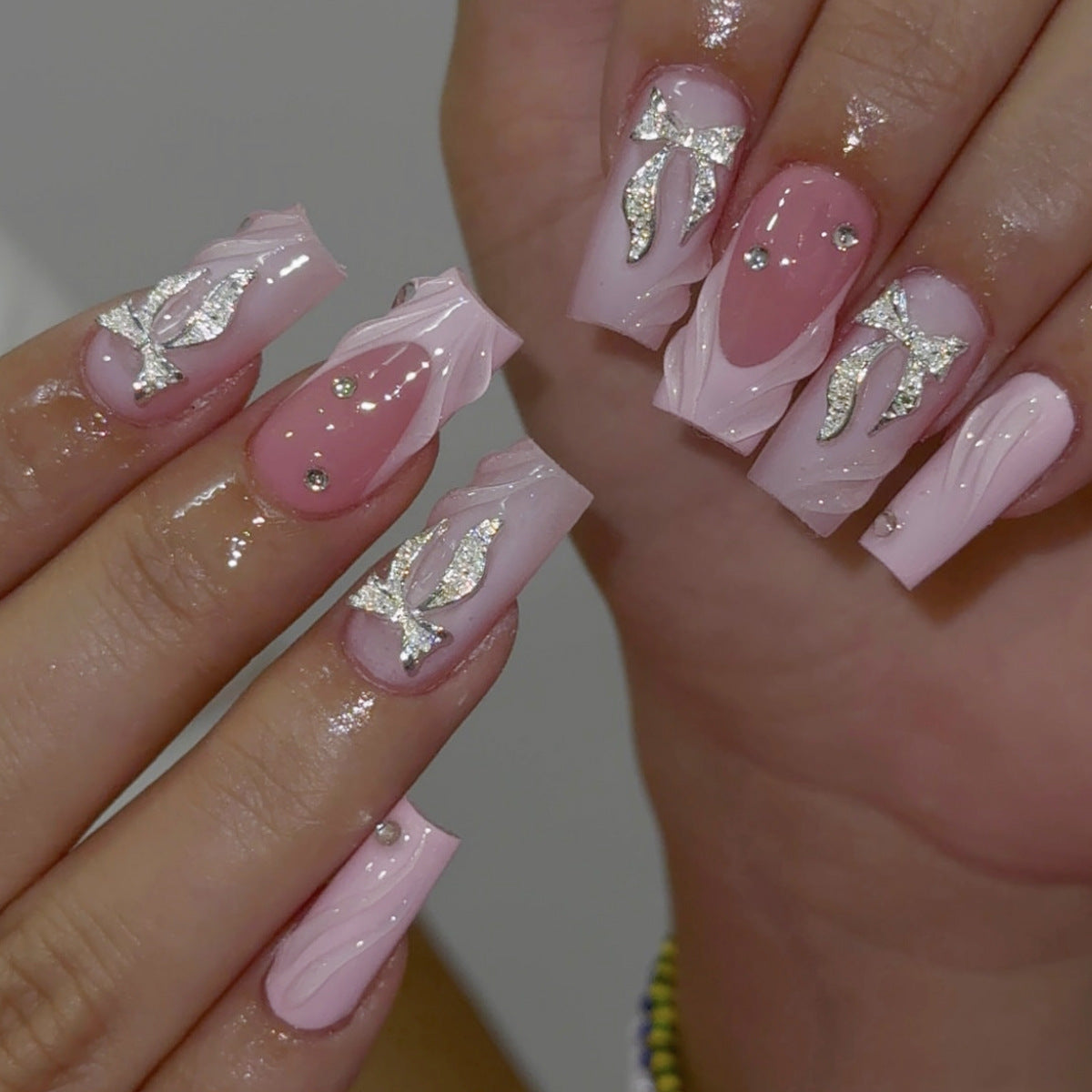 Elegante dekorative 3D-Nagelkunstverlängerungen Brehn