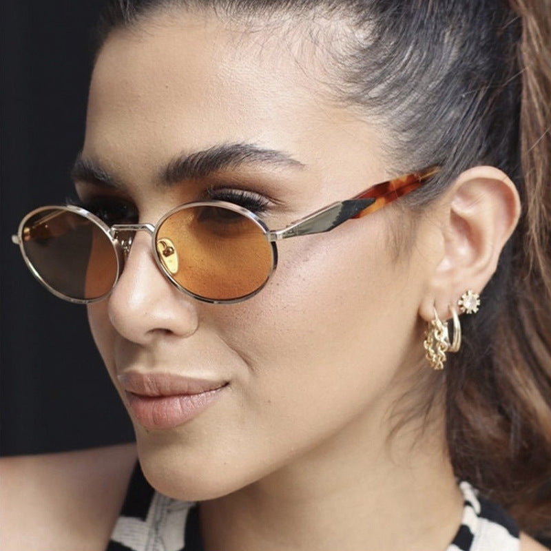 Damen Designer-Sonnenbrille mit einzigartigem ovalem Rahmen und luxuriösen Akzenten Brehn