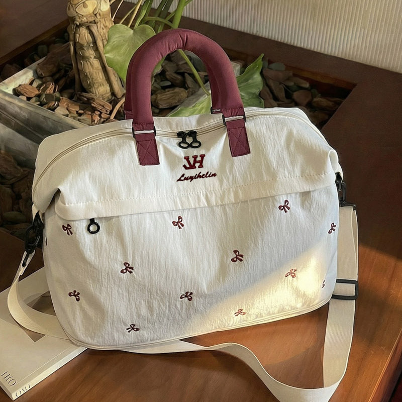 Stylische bestickte Reisetasche Brehn