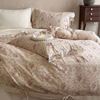 Romantische Vintage-Bettwäsche-Garnitur im Shabby‑Chic mit Spitzenkante und Bindebändern