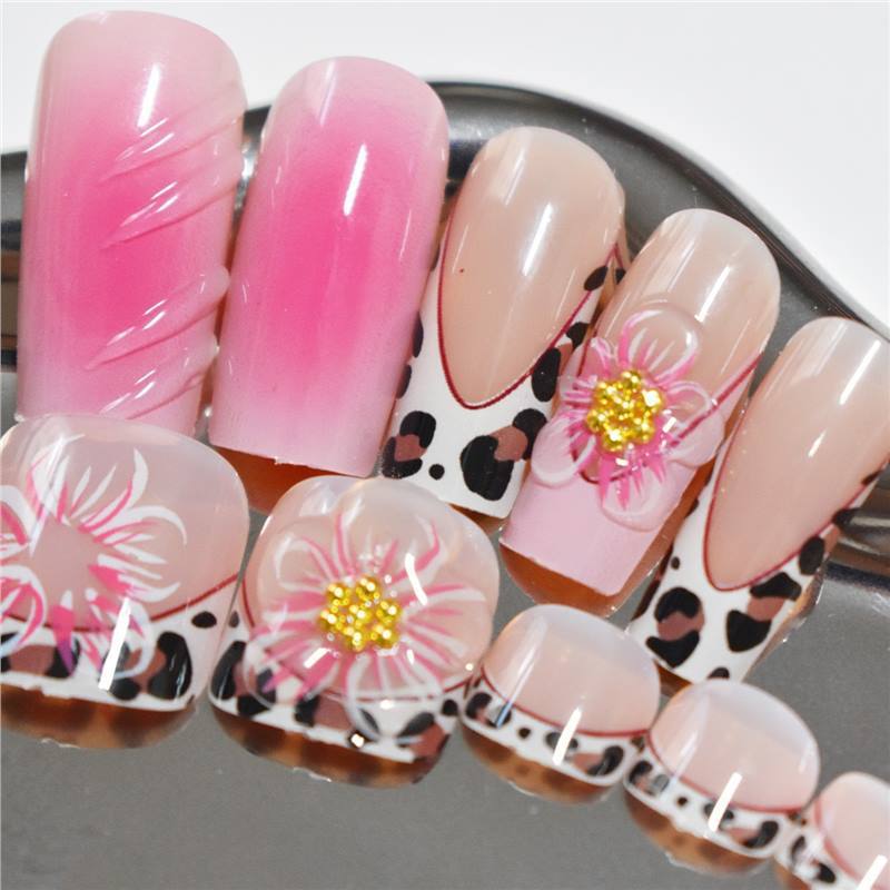 Künstlerische Blumen Press-On Nagelkunst Brehn