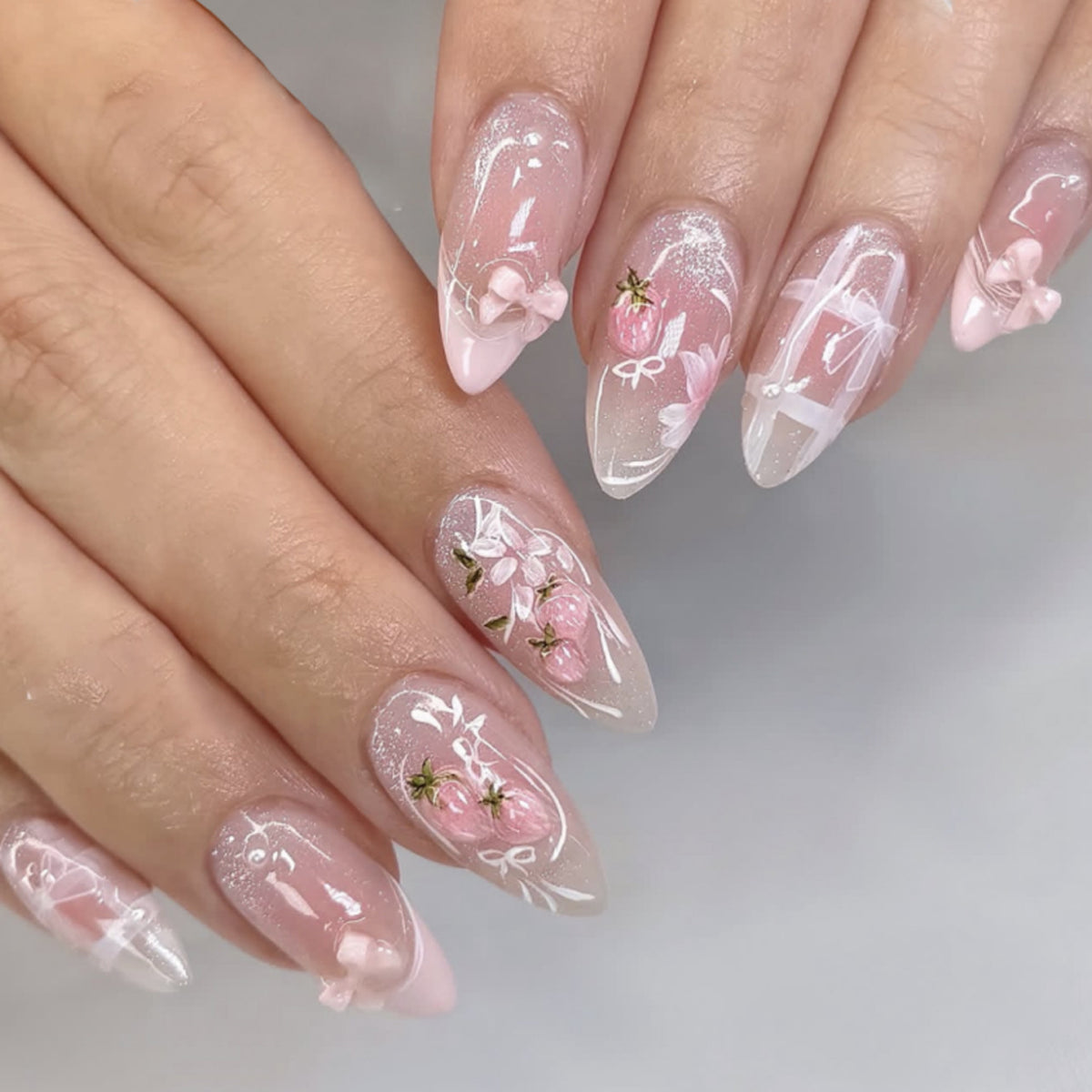 Kunstvolle Nagelverlängerungen mit floralem Design Brehn