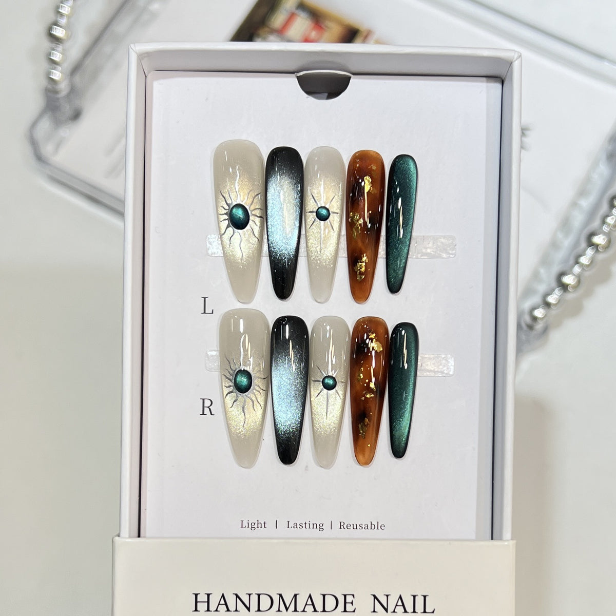 Extravagantes Press-On-Nagelkunst-Set mit kosmischem Thema Brehn