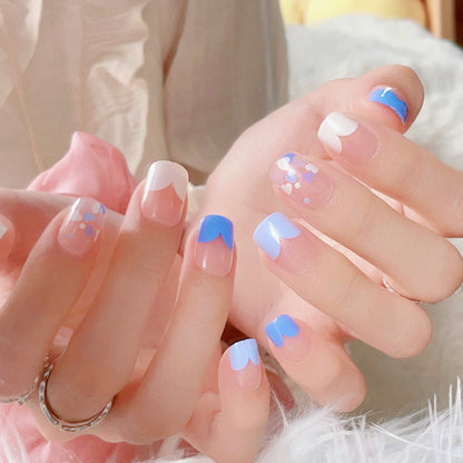 Künstlerisches Press-On-Nagelset mit floralen Mustern