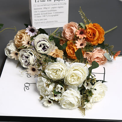Elegante falsche Blumendekoration