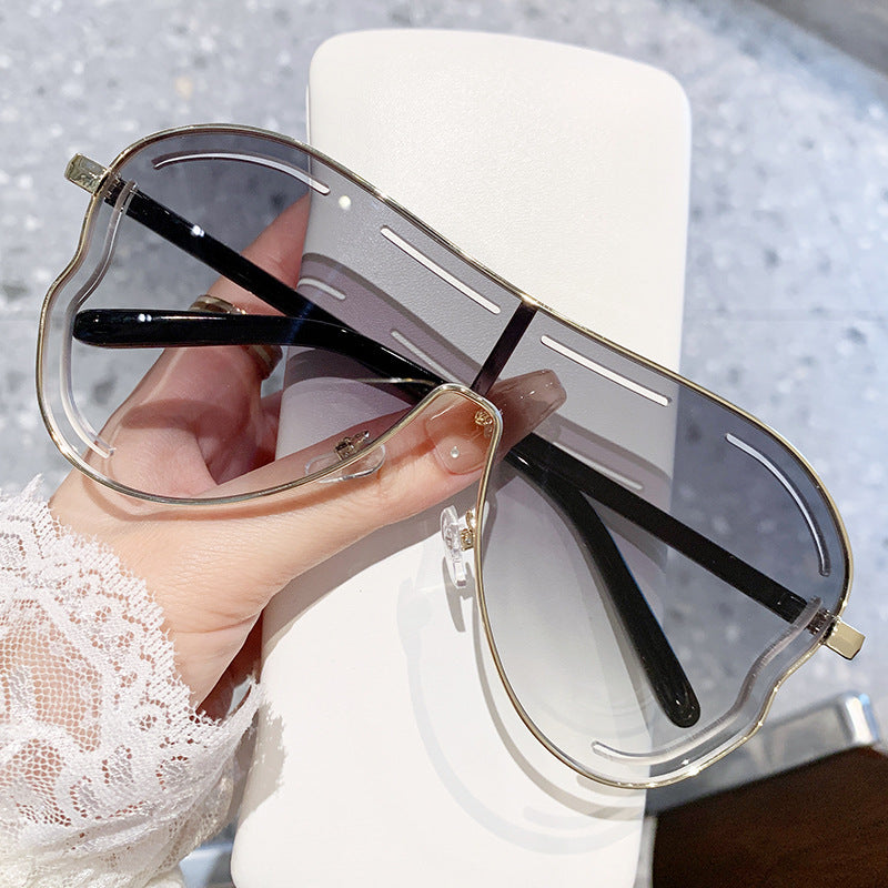 Damen Sonnenbrille im modernen Shield-Design Brehn