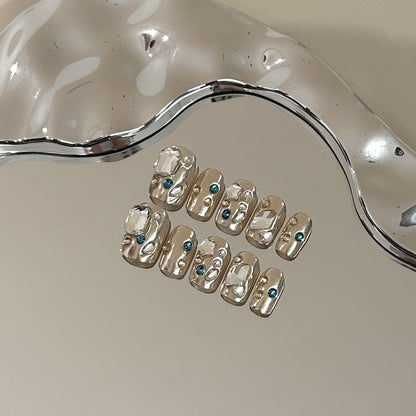 Elegantly Verziertes Press-On Nagelkunst Set