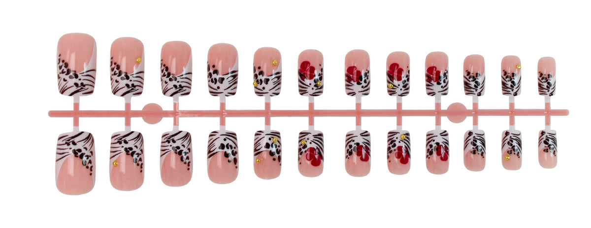 Kunstnagelset mit eleganten floralen Akzenten Brehn