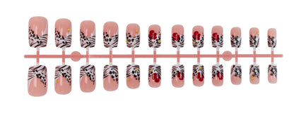 Kunstnagelset mit eleganten floralen Akzenten Brehn