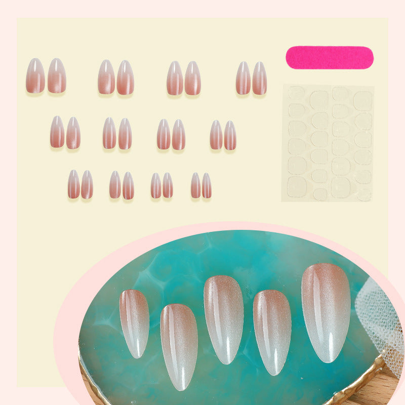 Kunstnagelset mit elegantem French-Design Brehn