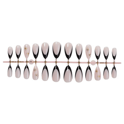 Kunstnagelset mit eleganten schwarzen Akzenten und glamourösen Details Brehn