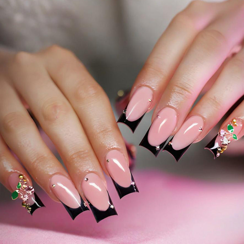 Kunstnagelset mit glamourösen Akzenten und eleganten Designs Brehn