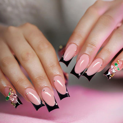 Kunstnagelset mit glamourösen Akzenten und eleganten Designs Brehn