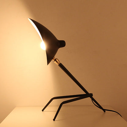 Moderne verstellbare Schreibtischlampe mit minimalistischen Design