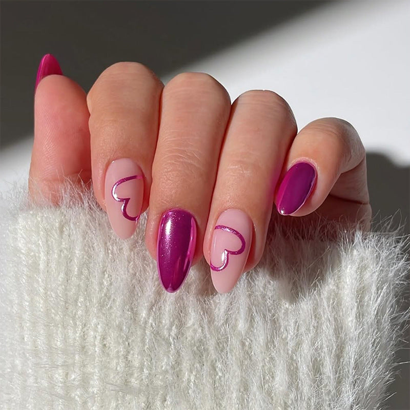 Kunstnagelset mit romantischem Herzdesign und glamourösen Akzenten Brehn