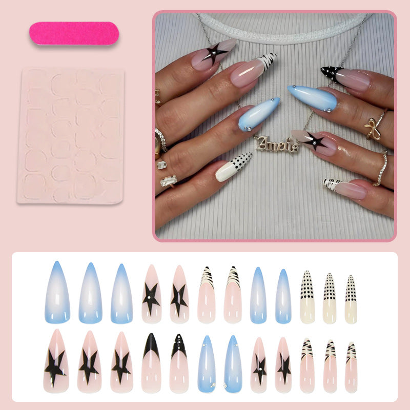 Kunstnagelset mit stylischen geometrischen Designs und glamourösen Akzenten Brehn