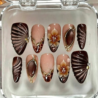 Dekoratives Press-On Nagelkunstset mit floralen Elementen Brehn