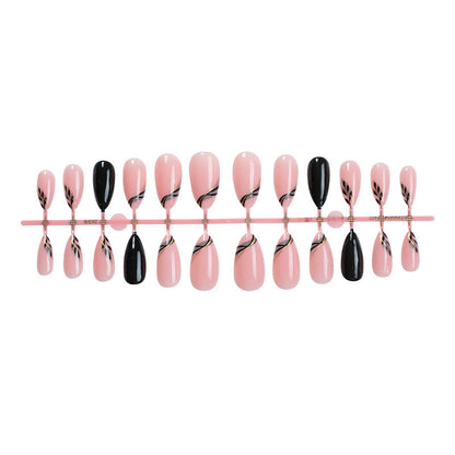Dekorativer Press-On-Nagelsatz mit eleganten Designs Brehn