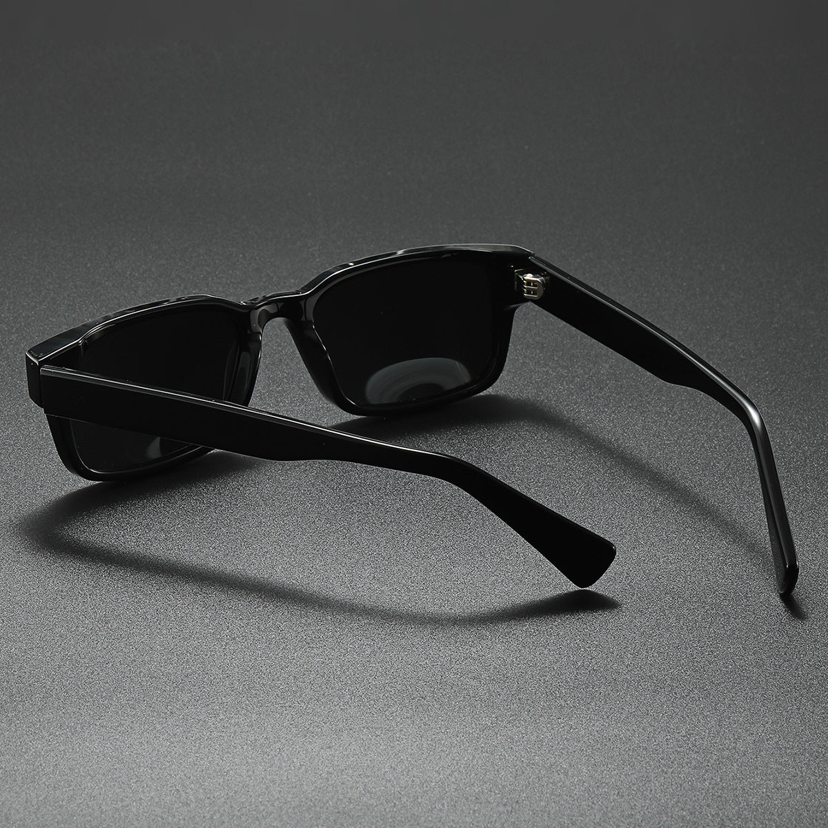 Damen Sonnenbrille im modernen, minimalistischen Design Brehn