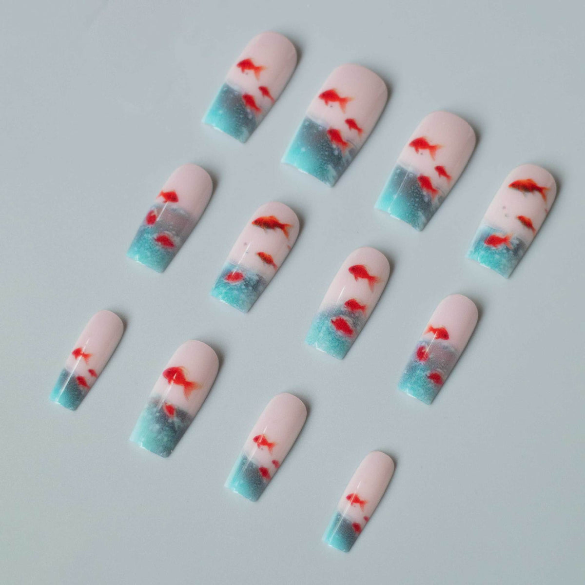 Künstlerische von Aquarien inspirierte Nagelkunst