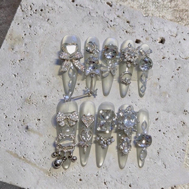 Dekorative Nagelkunst