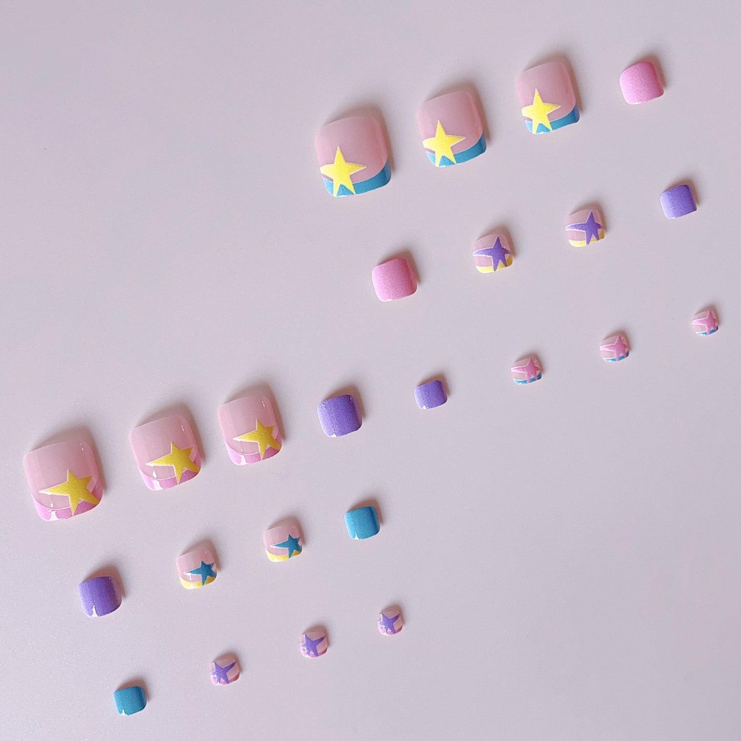 Fußnagelkunstset mit lebendigen Farben und kreativen Designs Brehn