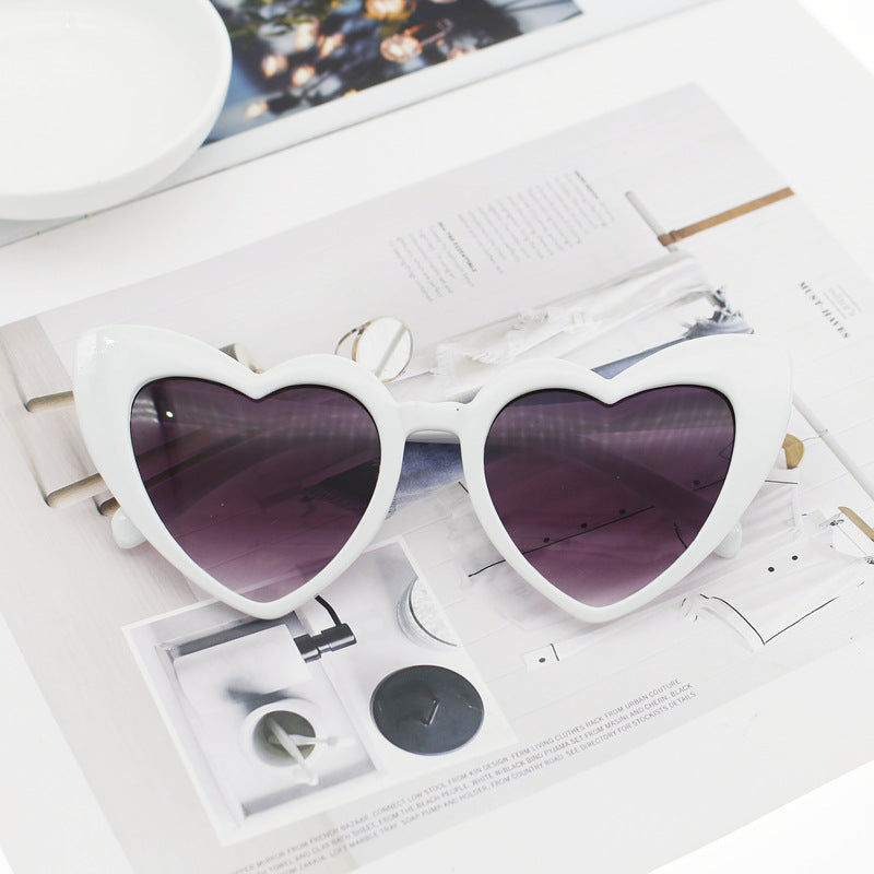 Damen Herzförmige Sonnenbrille mit glitzerndem Rahmen Brehn