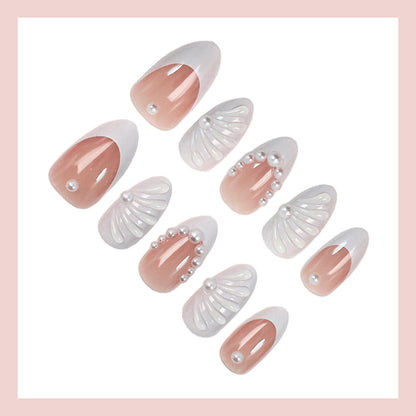 Kunstnagelset mit eleganten Spitzen und 3D-Details Brehn