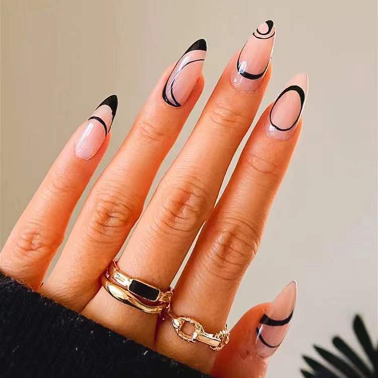 Kunstnägel mit elegantem minimalistischen Design Brehn