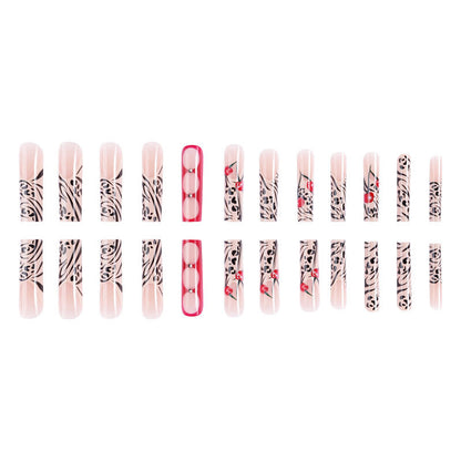 Künstlerische Press-On Nageldesigns