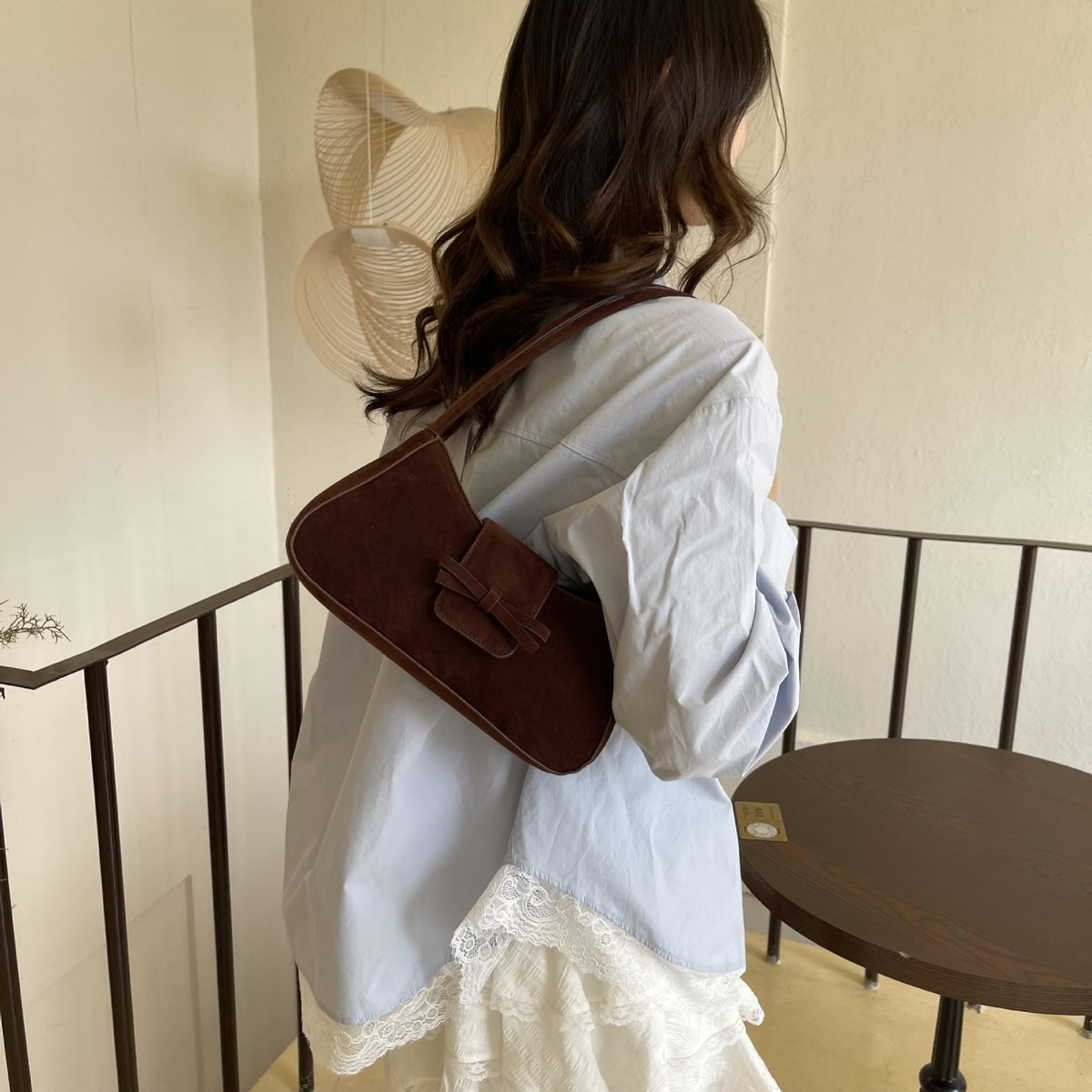 Elegante Samt-Handtasche mit Schleifendetail Brehn