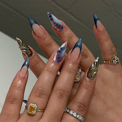 Kunstvolle Stiletto-Nägel mit Glitzer und außergewöhnlichem Design Brehn