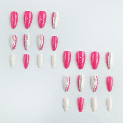 Künstlerisches Wellenmuster Nagelkunst