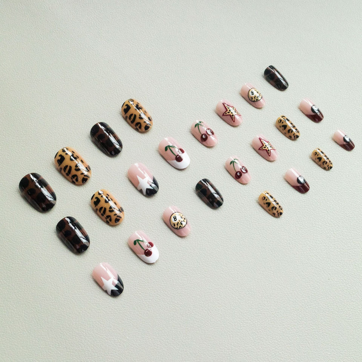 Künstlerisches Themen-Nagelkunst-Design-Kit