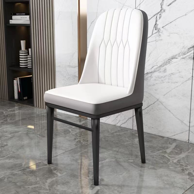Designstuhl mit ergonomischer Polsterung Brehn