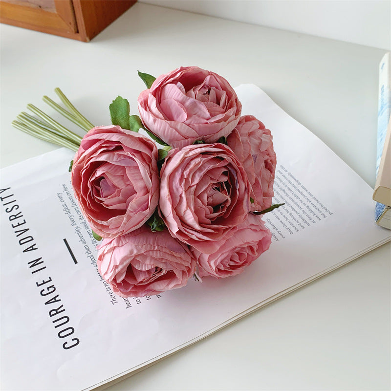 Dekorativer künstlicher Blumenstrauß