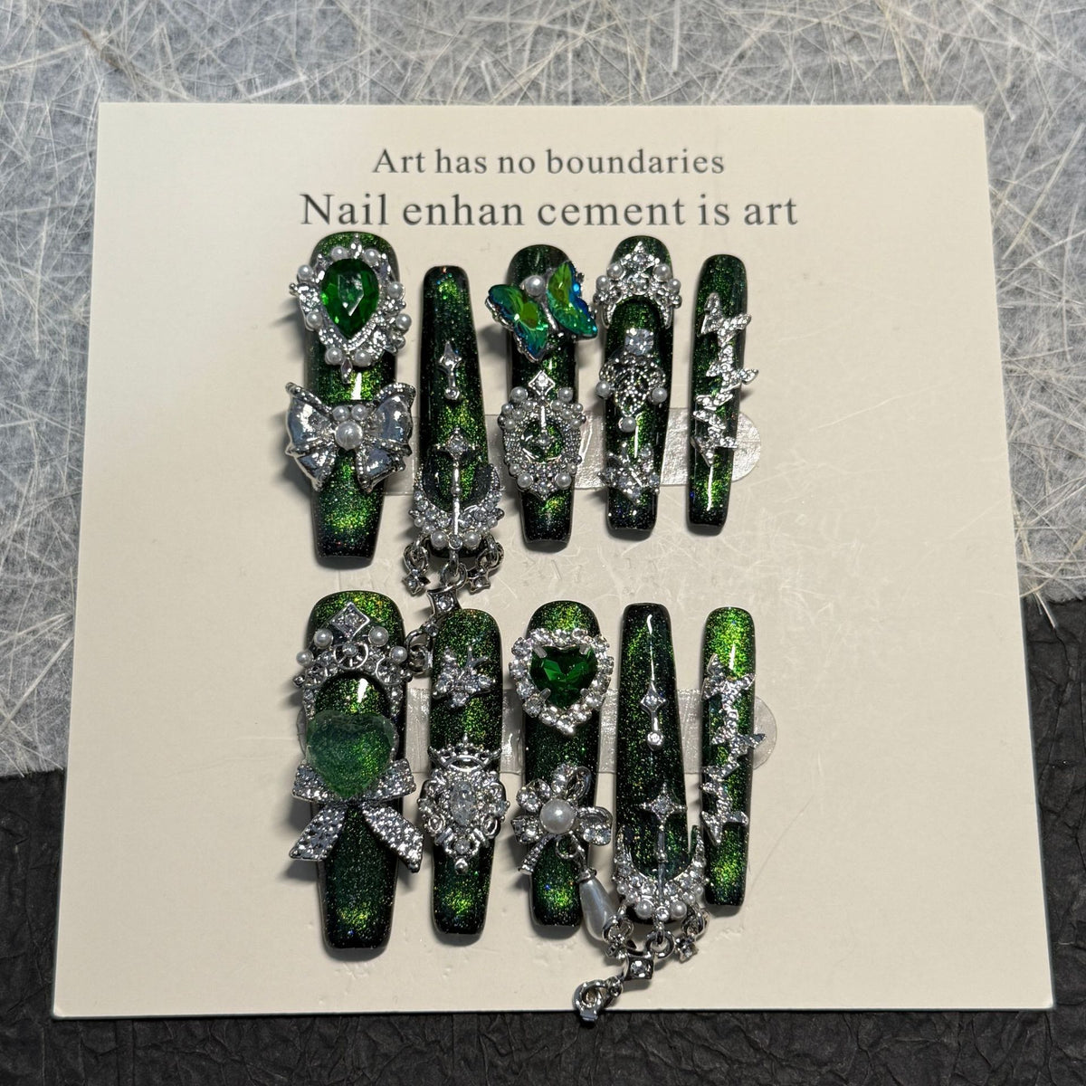 Dekoratives Press-On Nagelkunst Set