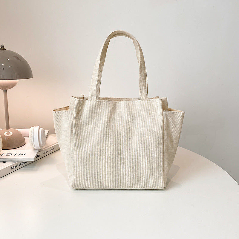 Texturierte Cordura-Tote-Tasche mit niedlichem Plüsch-Anhänger
