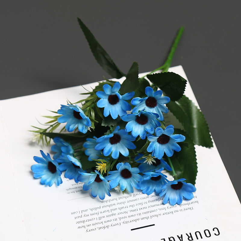 Realistische Blumenanordnung