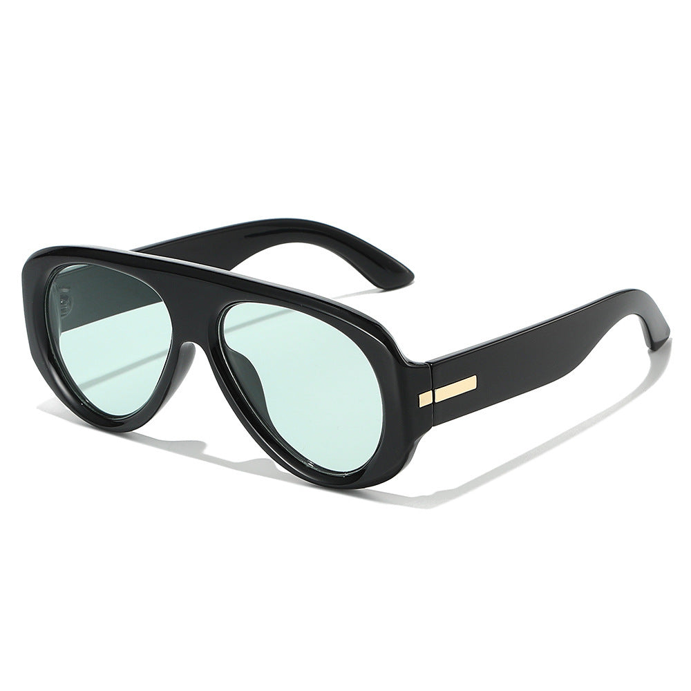 Vintage-inspirierte Fliegerbrille mit subtilen goldenen Akzenten Brehn
