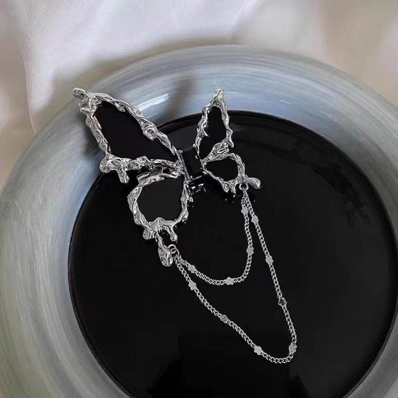 Elegante Brosche mit Blumen- und Kettenmotiv Brehn