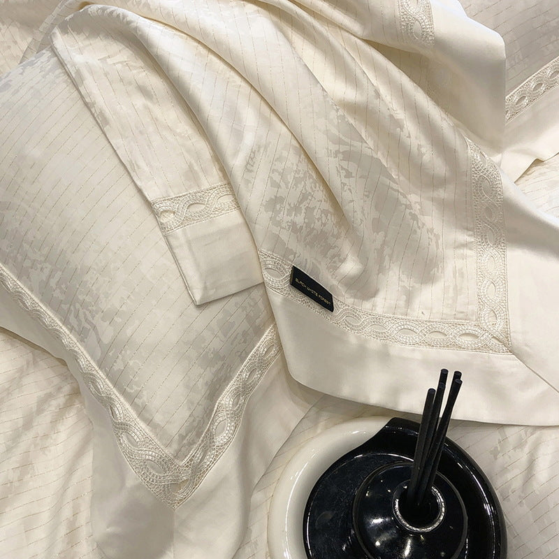 Satin-Jacquard Bettgarnitur mit dezenter Struktur und eleganter Borte
