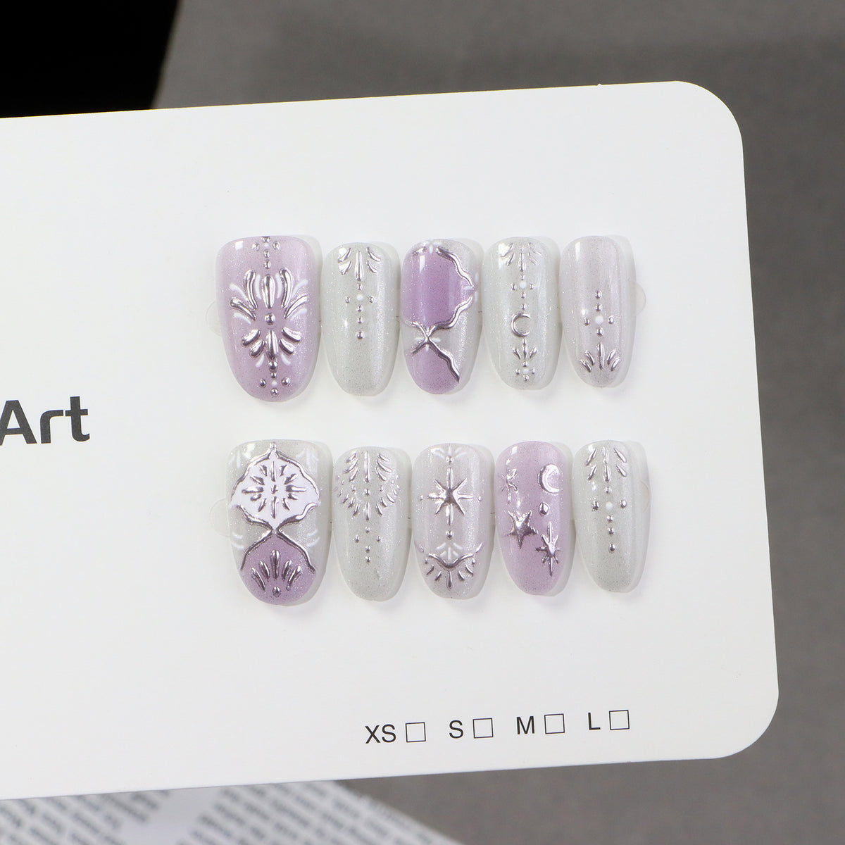 Dekoratives Metallic Press-On Nagelkunst Set Brehn