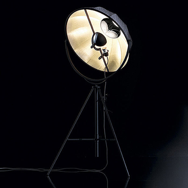 Stilvolle Stativ-Stehlampe
